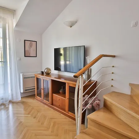 Apartment Eternity Split