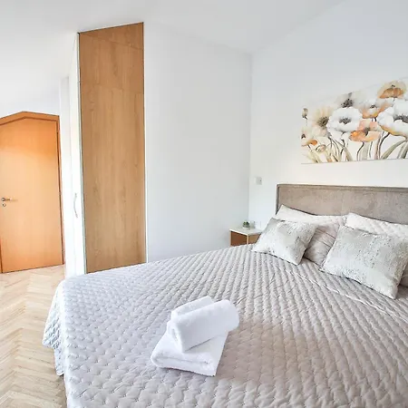 Apartment Eternity Split