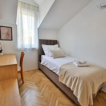 Eternity Daire Split